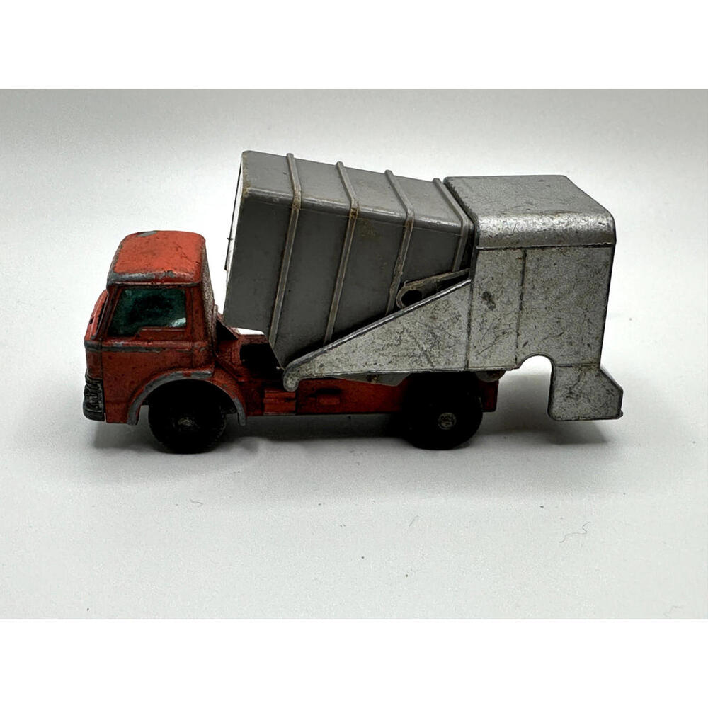 Vintage Matchbox 1970 No. 26 G.M.C. Tipper Truck Hood Opens Over Cab Collectible